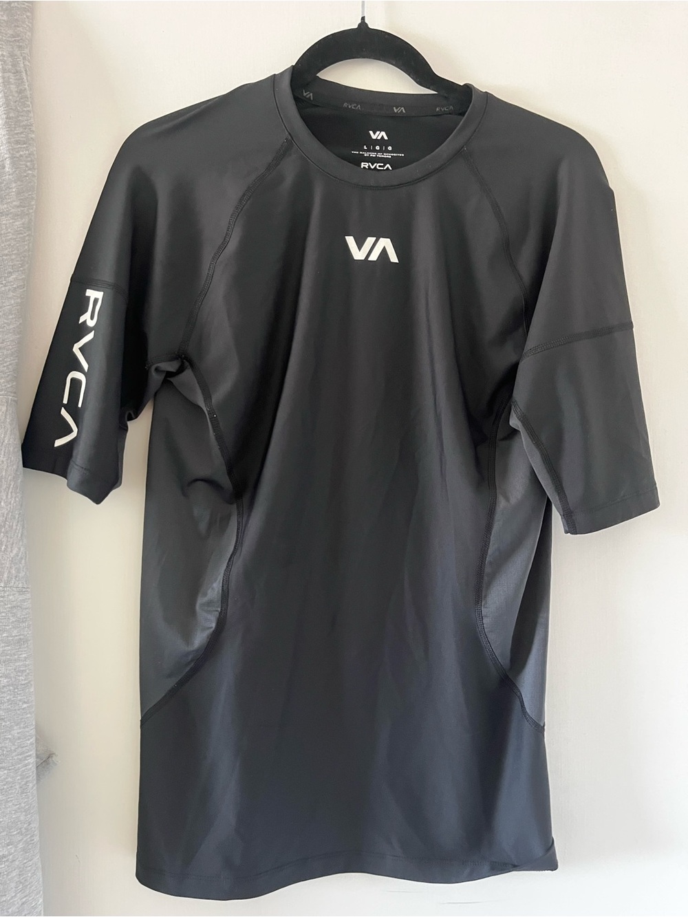 RVCA Black Short-Sleeve Men’s Rash Guard with White Logo